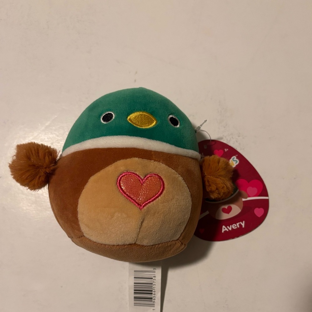 squishmallow 5”Avery valentine